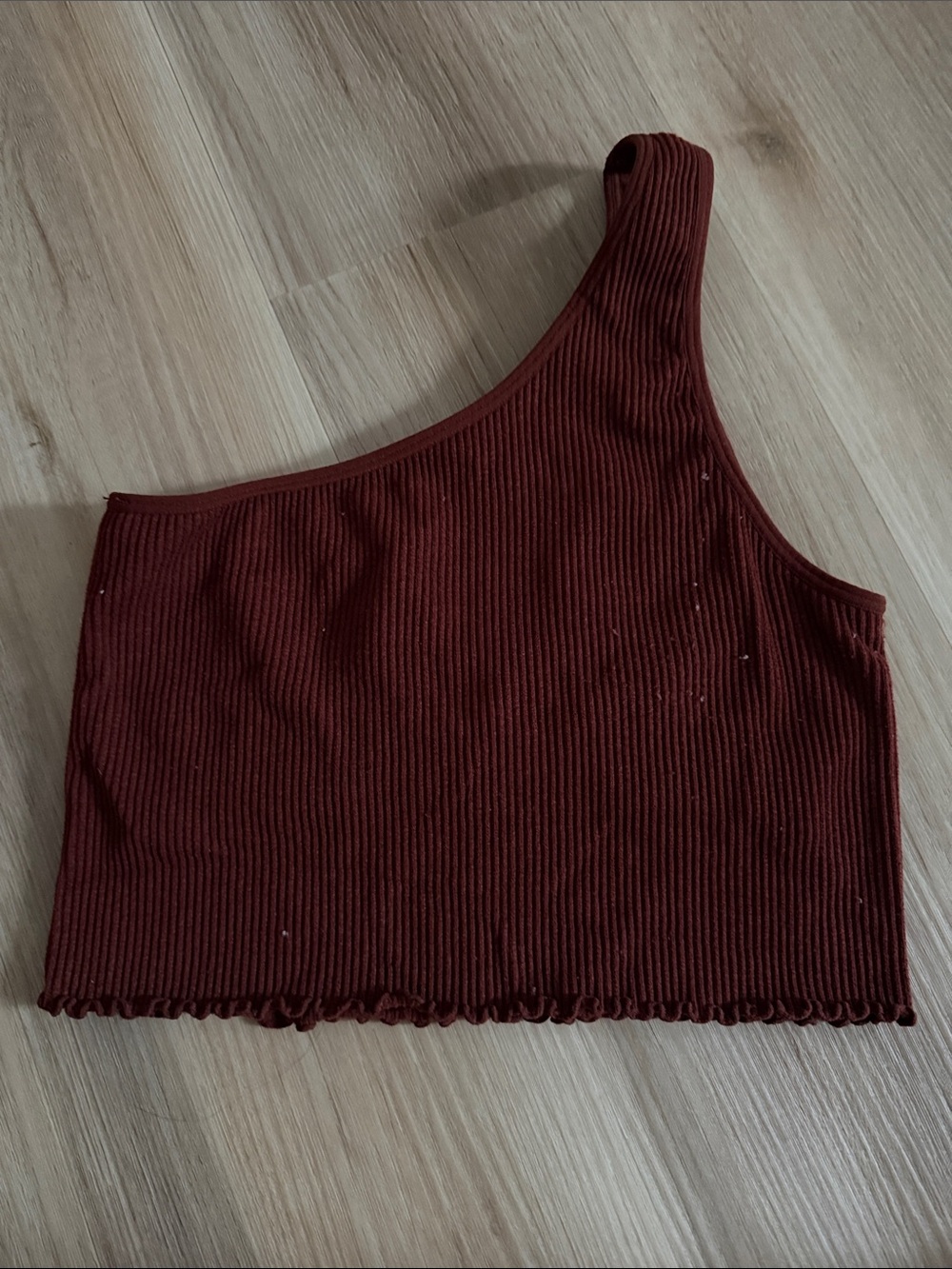 Spiritual Gangster One-Shoulder Ribbed Crop Top in Burgundy